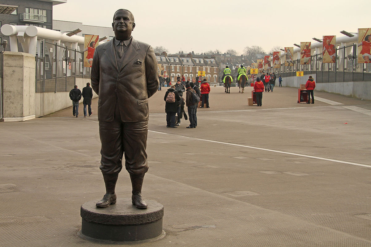 Herbert_Chapman_Statue_2.jpg